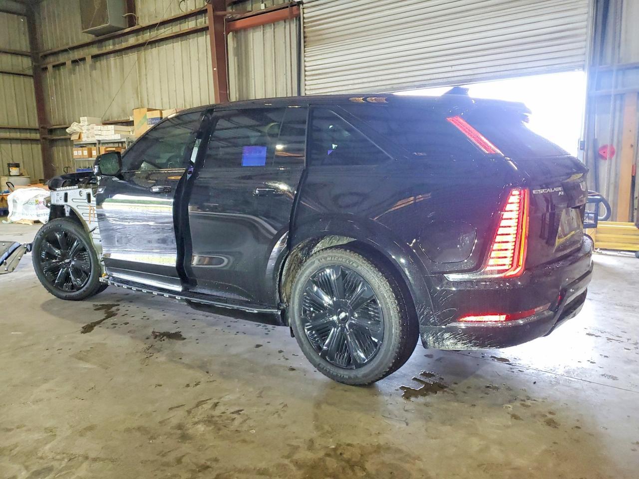 2025 Cadillac Escalade - zdjęcie 2