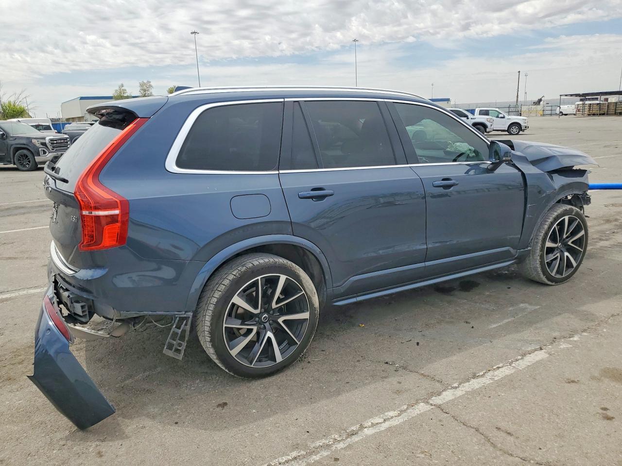 2022 Volvo Xc90 T6 Momentum - zdjęcie 3