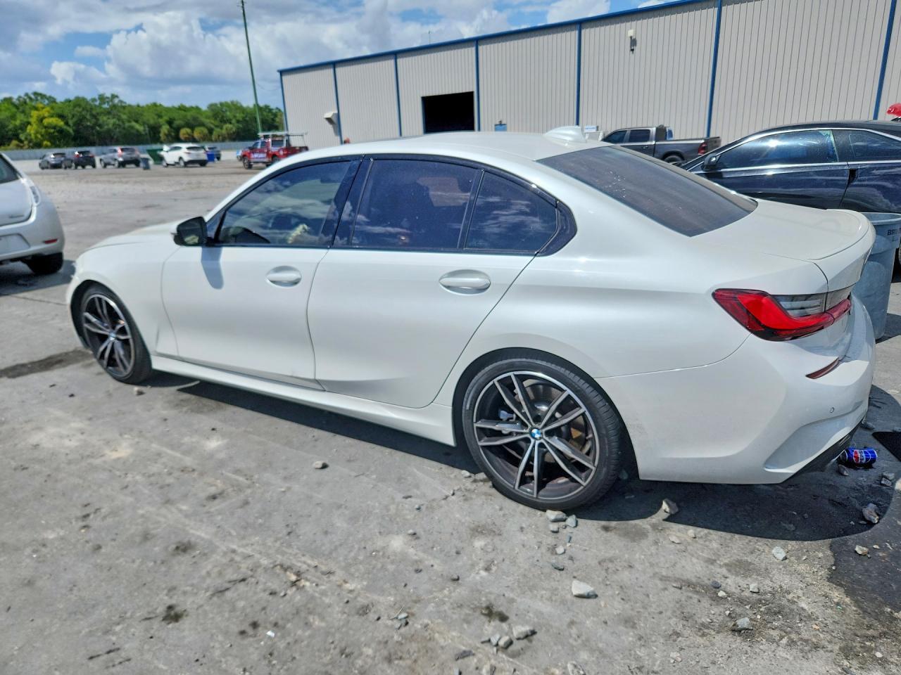 BMW Seria 3 - zdjęcie 2