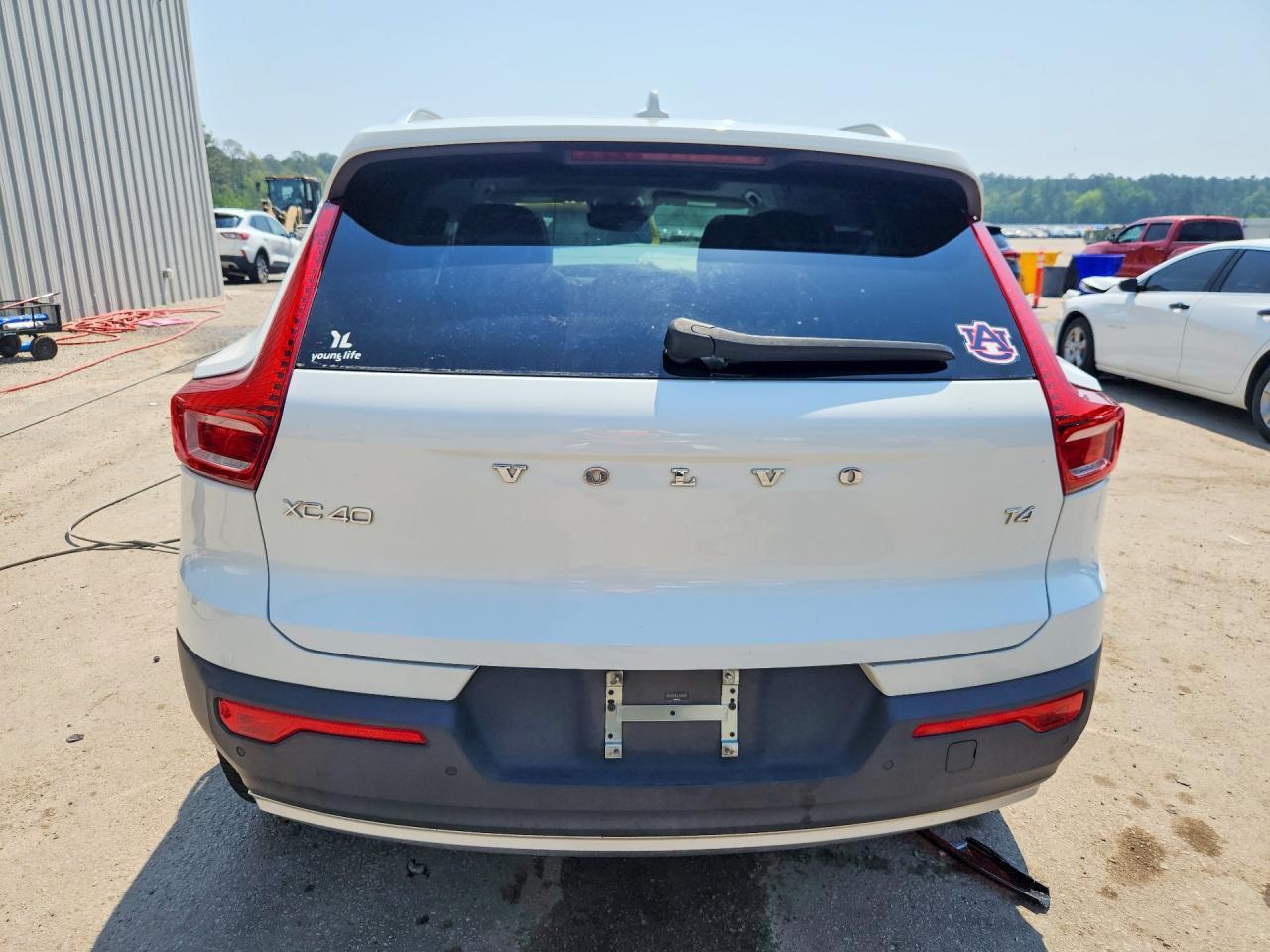 2020 Volvo Xc40 T4 Momentum - zdjęcie 6