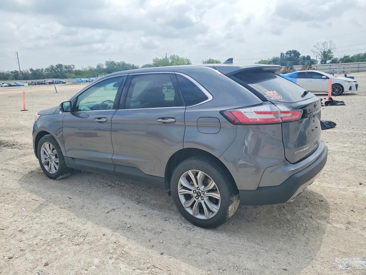 2024 Ford Edge Titanium - zdjęcie 2