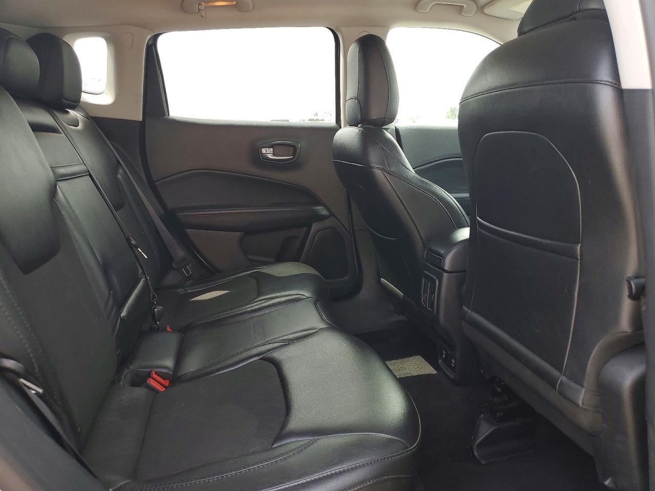 2018 Jeep Compass Latitude - zdjęcie 11