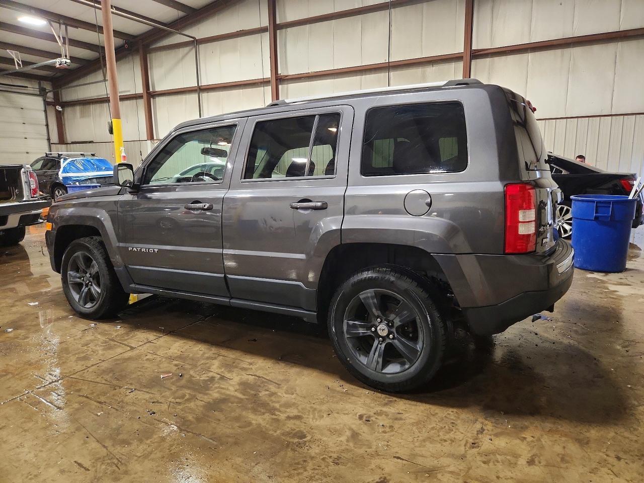 2016 Jeep Patriot Latitude - zdjęcie 2