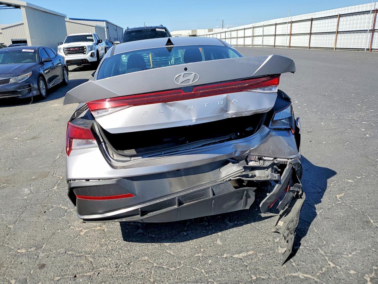 2025 Hyundai Elantra Se - zdjęcie 6