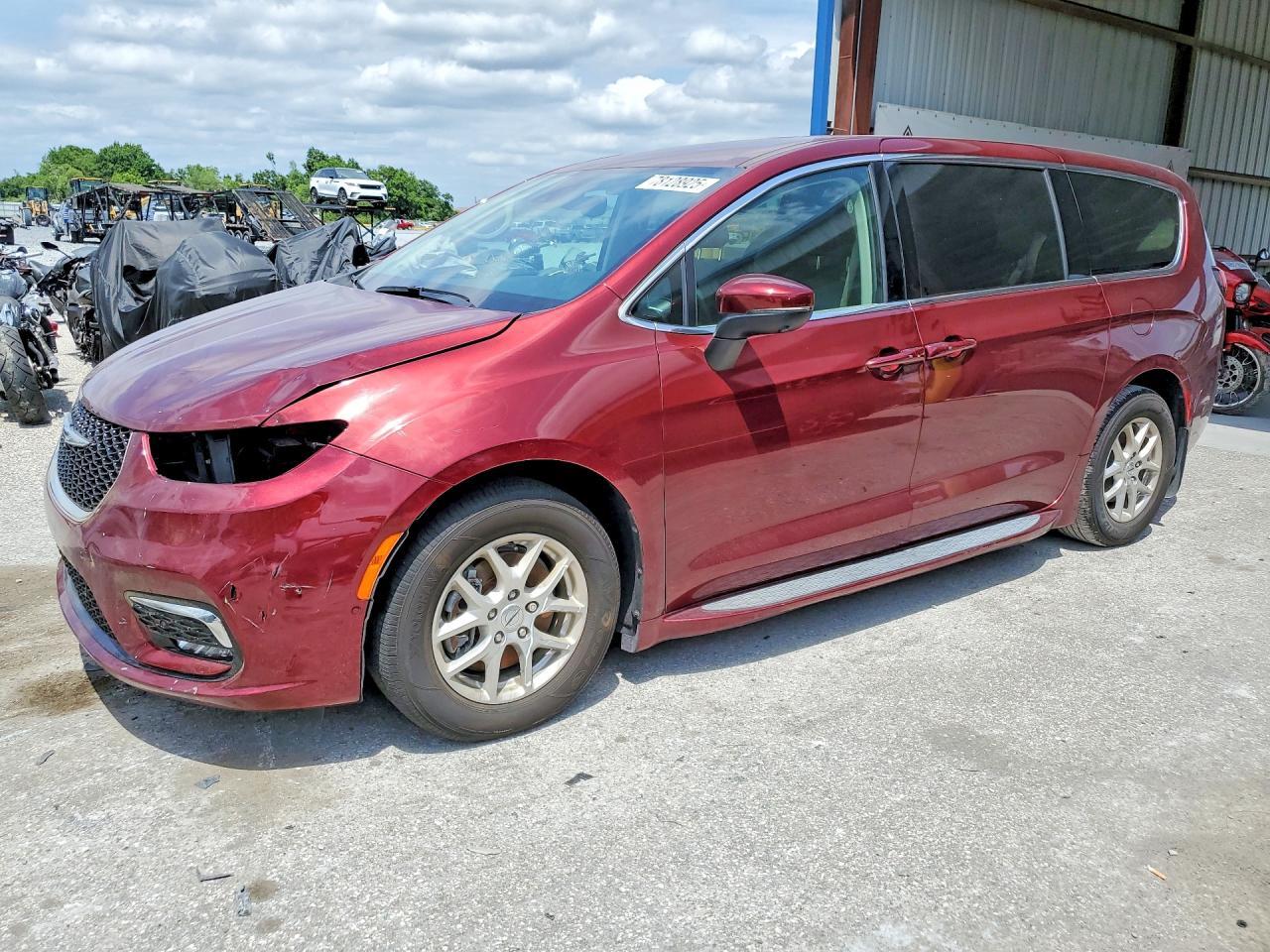 2023 Chrysler Pacifica Touring L - zdjęcie główne