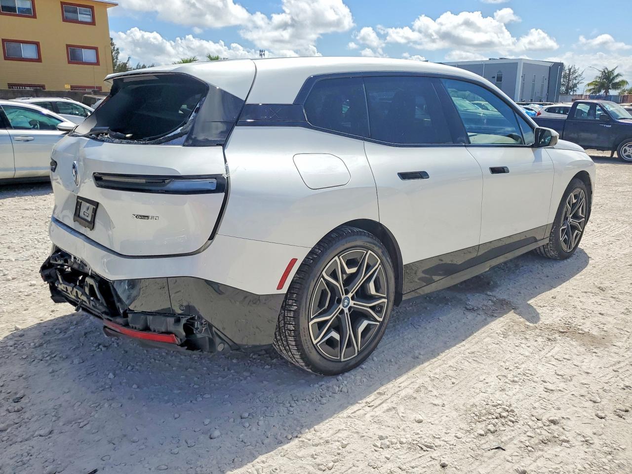 2023 BMW Ix xDrive50 - zdjęcie 3