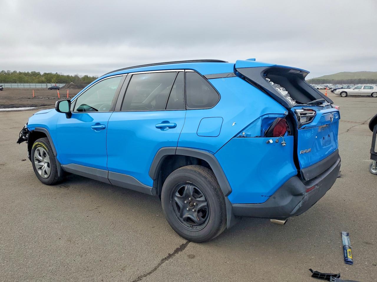 2020 Toyota Rav4 Le - zdjęcie 2