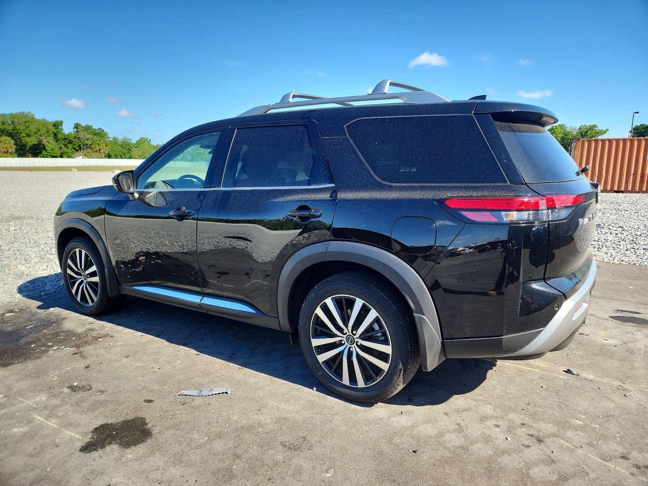 2025 Nissan Pathfinder S - zdjęcie 2