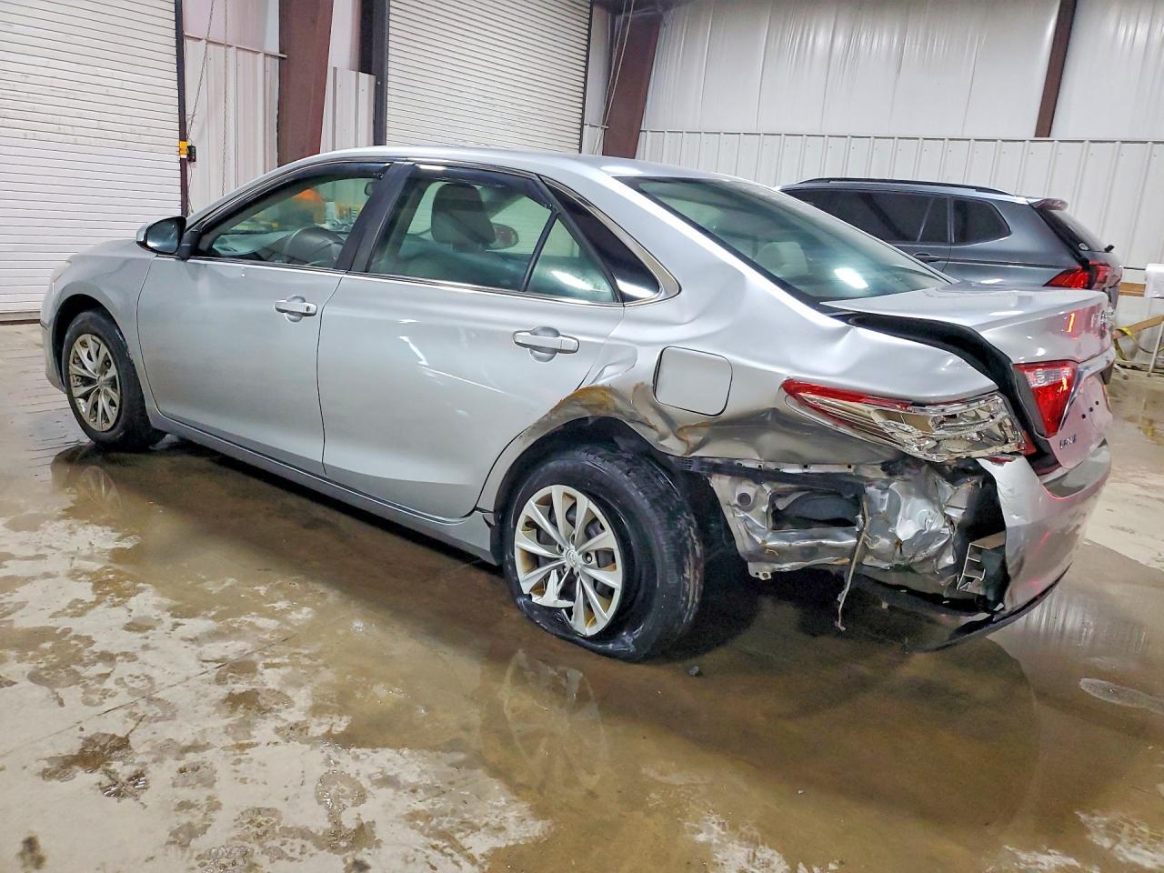 2017 Toyota Camry Le - zdjęcie 2