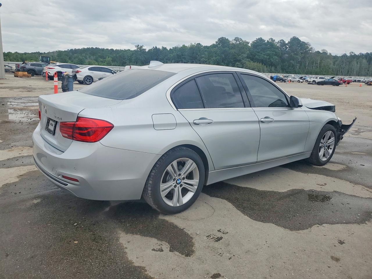 2017 BMW 330 I - zdjęcie 3