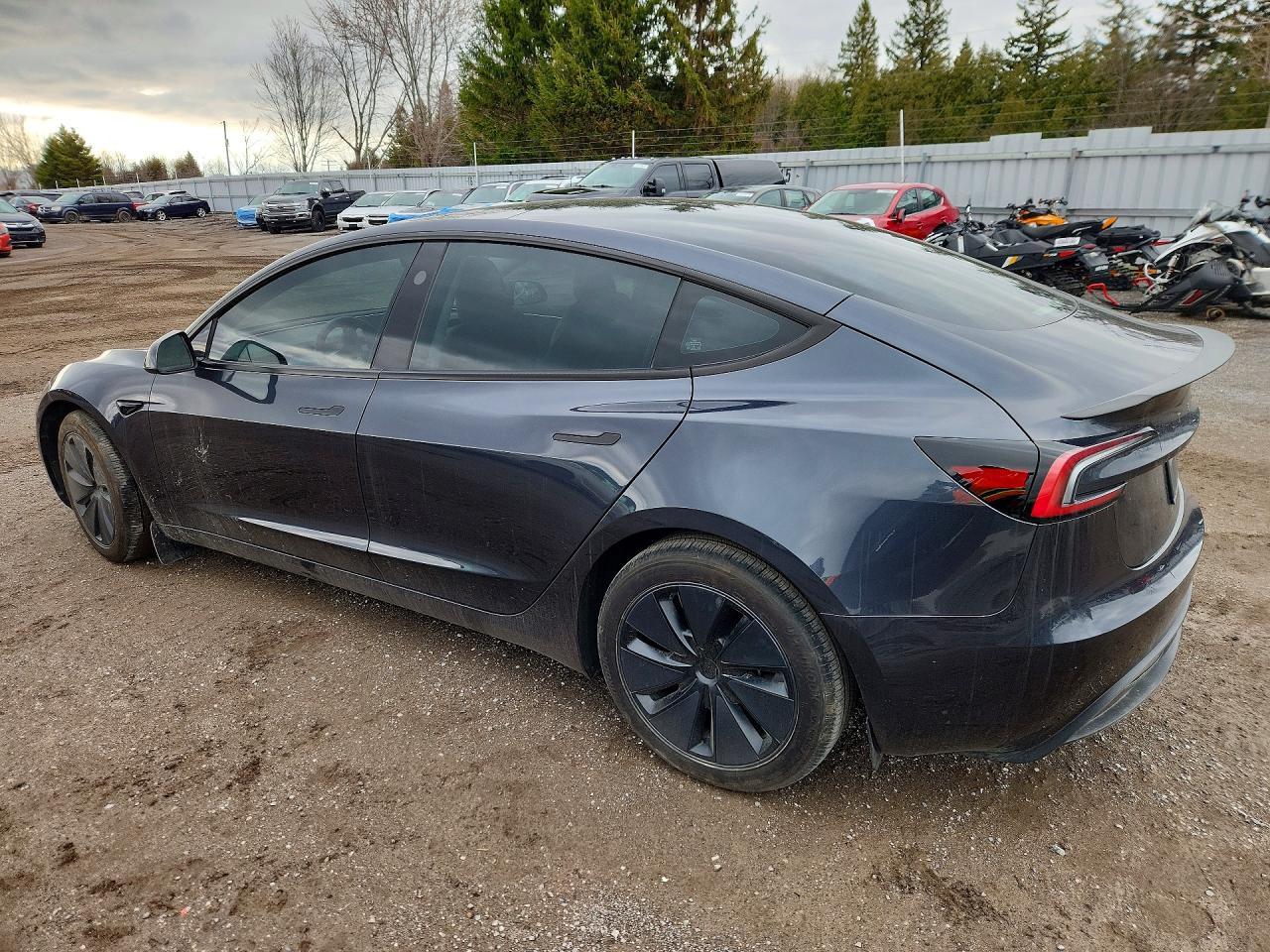 2024 Tesla Model 3 - zdjęcie 2