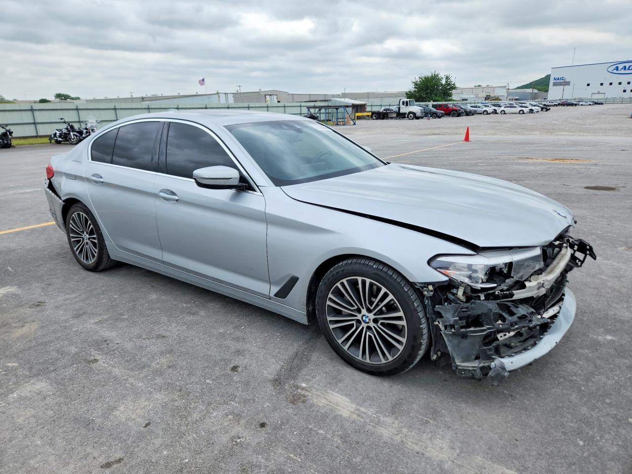 2019 BMW 530 I - zdjęcie 4