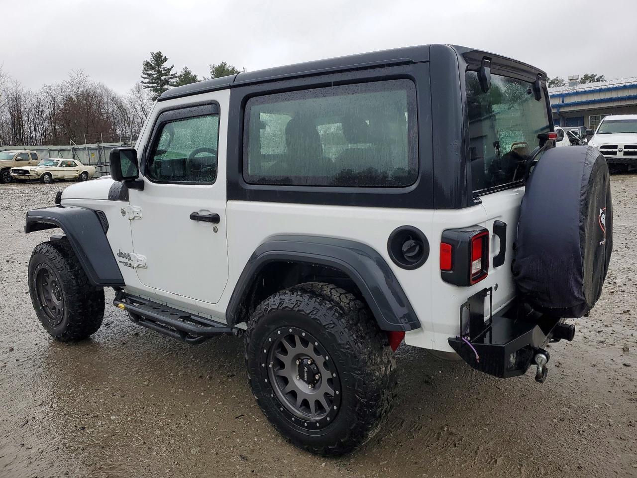 2020 Jeep Wrangler Sport - zdjęcie 2
