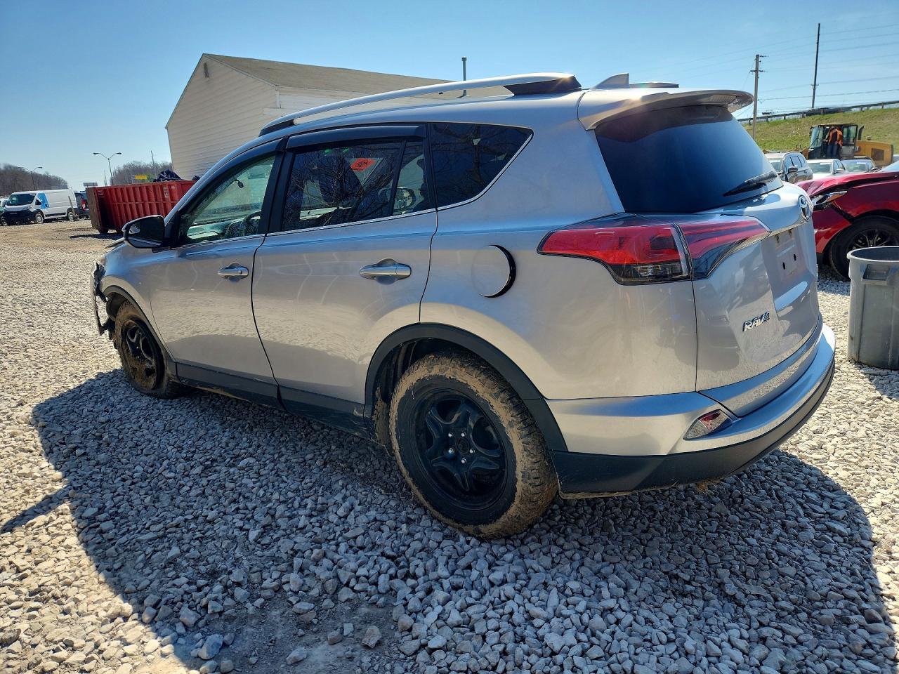 2017 Toyota Rav4 Le - zdjęcie 2