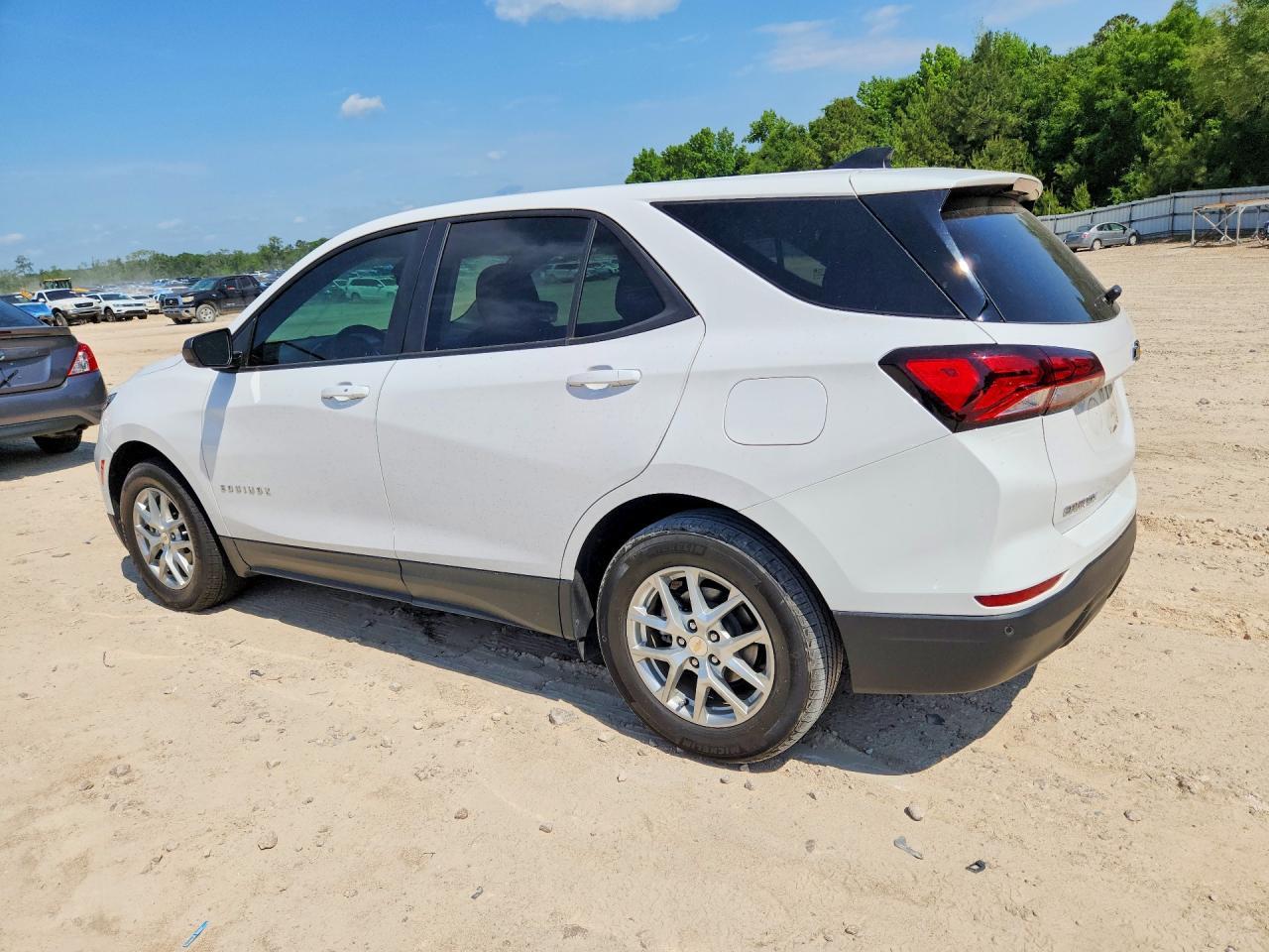 2023 Chevrolet Equinox Ls - zdjęcie 2
