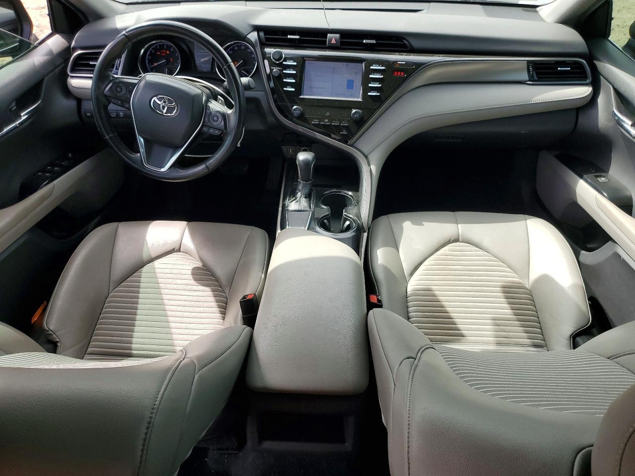 2019 Toyota Camry Se - zdjęcie 8