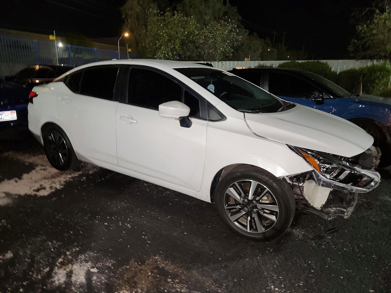 2022 Nissan Versa Sv - zdjęcie 4