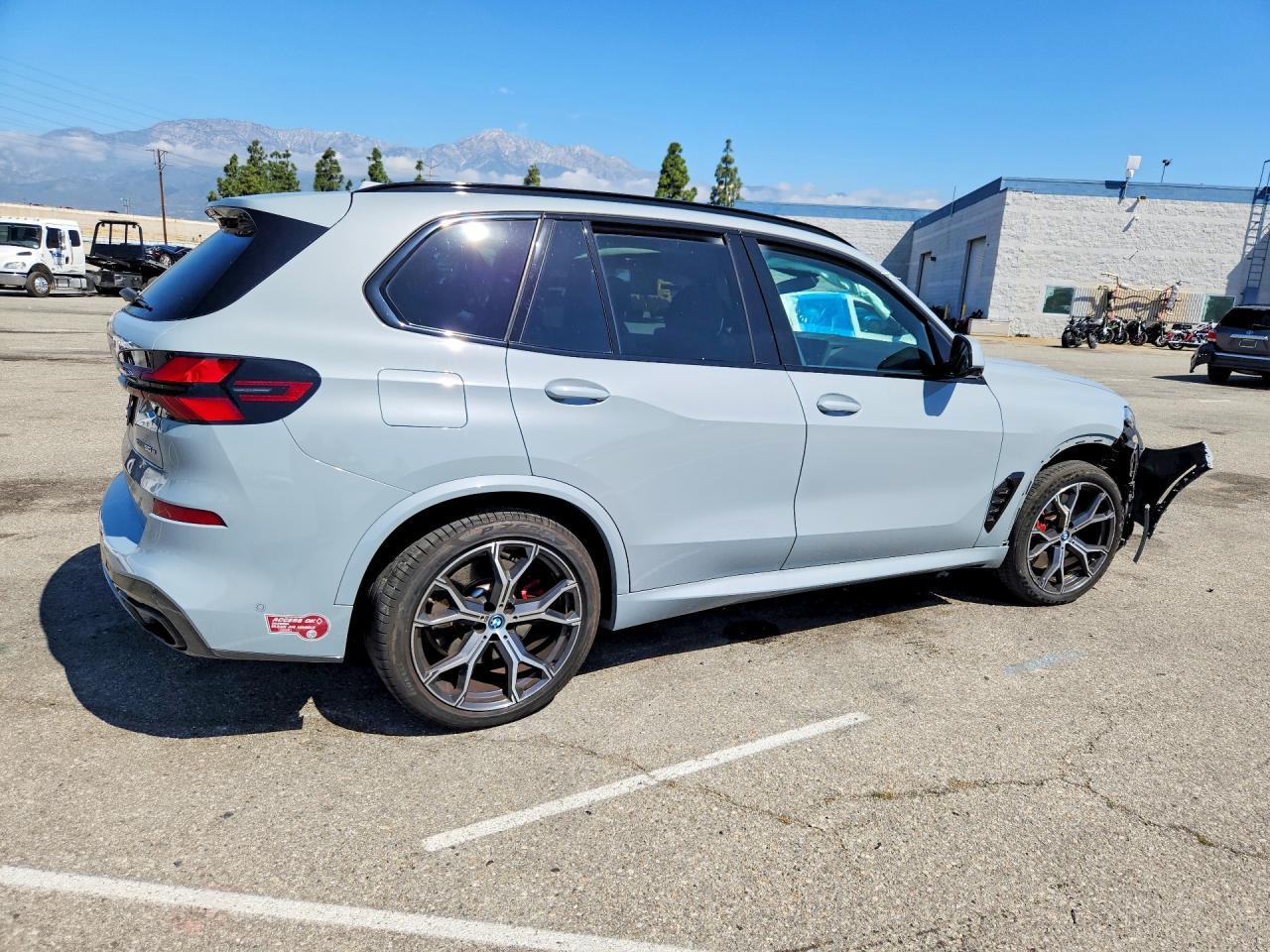 2024 BMW X5 xDrive50E - zdjęcie 3