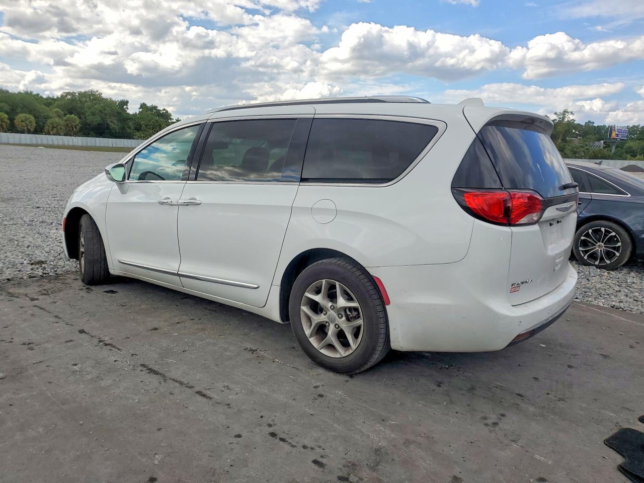 2020 Chrysler Pacifica Limited - zdjęcie 2