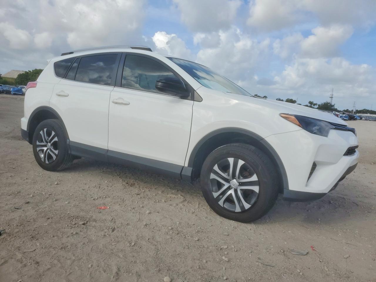 2016 Toyota Rav4 Le - zdjęcie 4