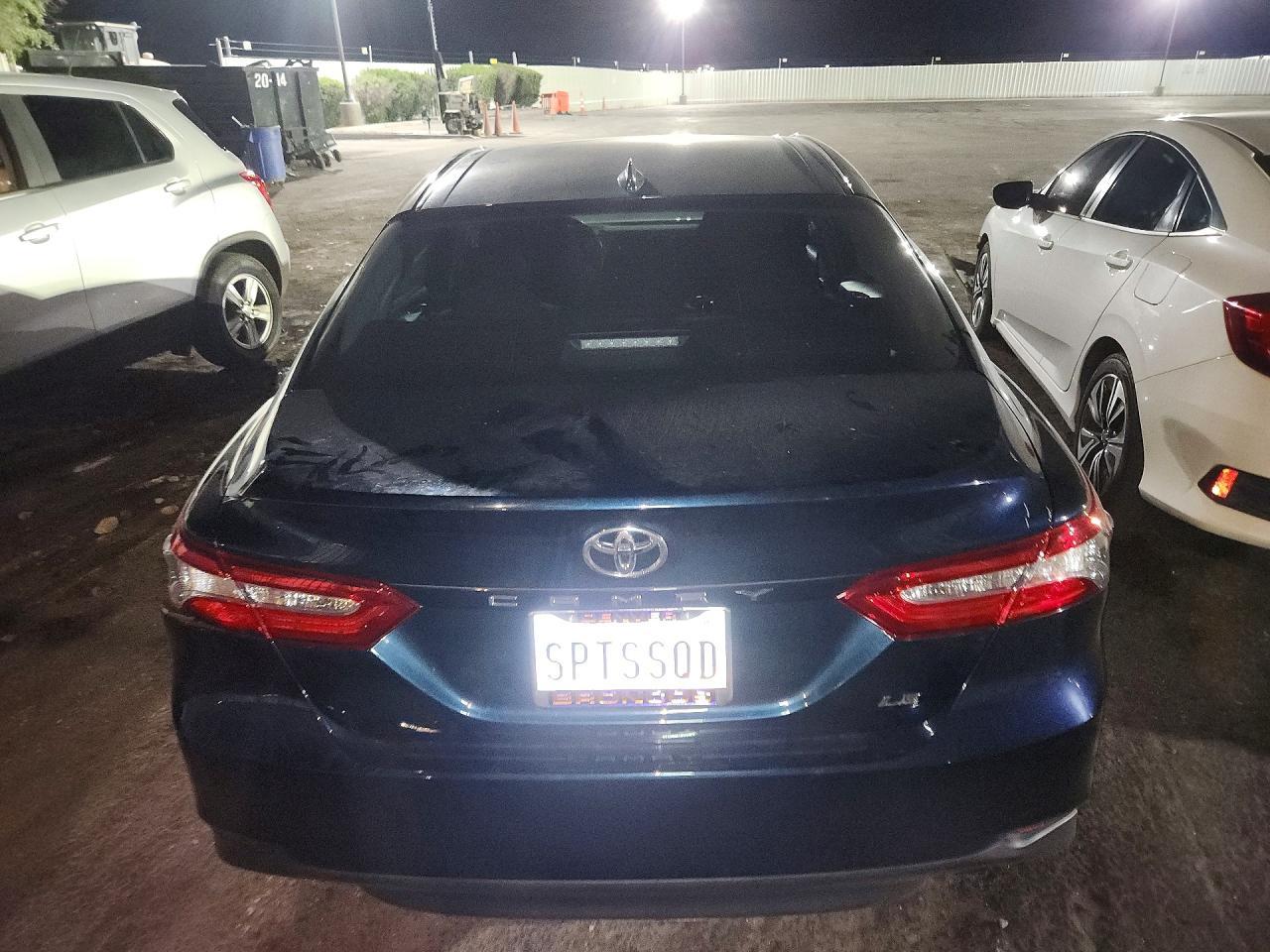 2020 Toyota Camry Le - zdjęcie 6