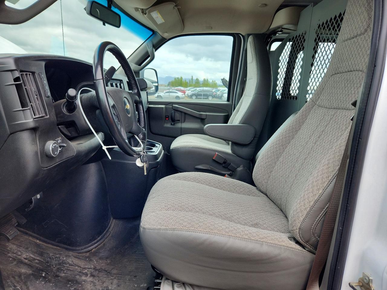 2023 Chevrolet Express G2500 - zdjęcie 7