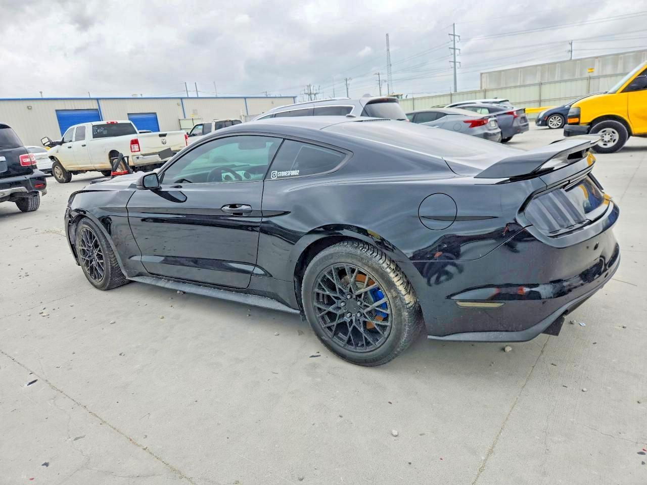 2016 Ford Mustang - zdjęcie 2