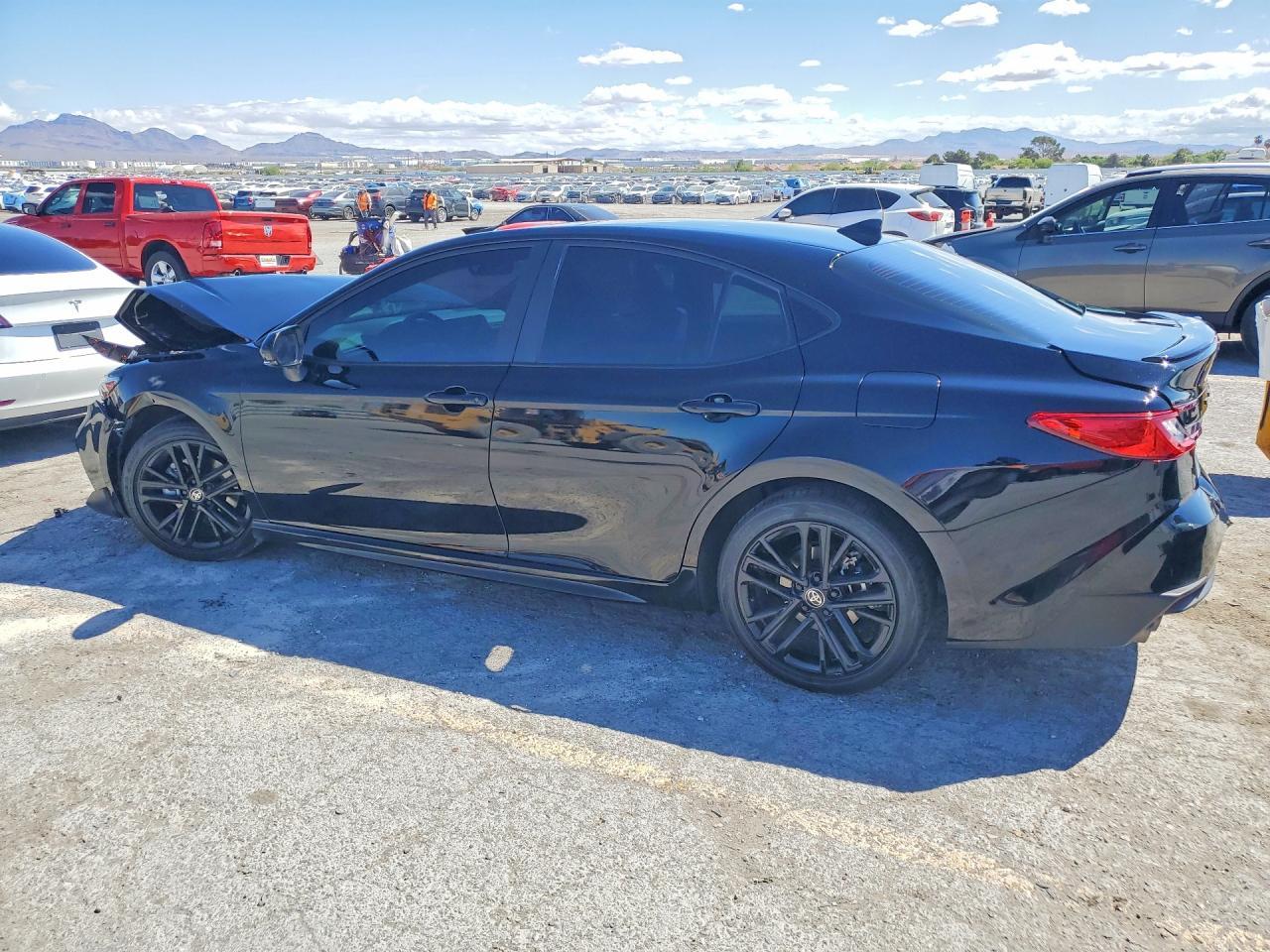 2025 Toyota Camry Se - zdjęcie 2