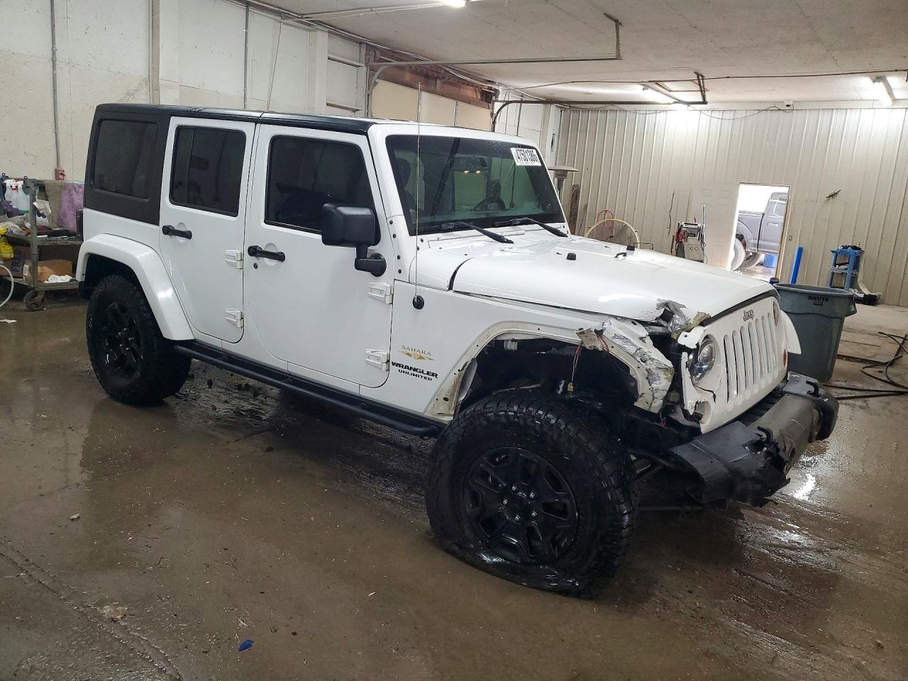 2013 Jeep Wrangler Unlimited Sahara - zdjęcie 4