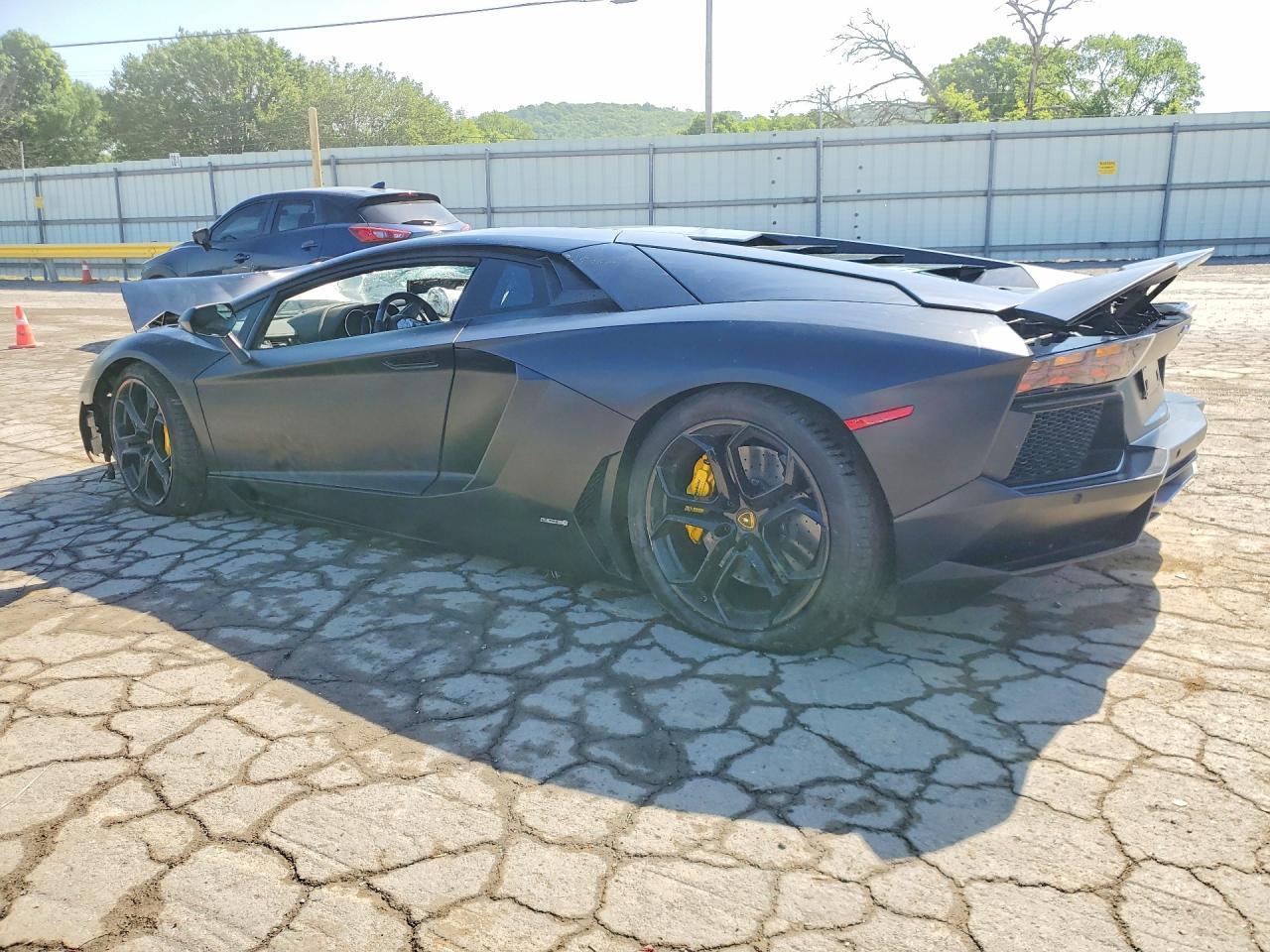 2013 Lamborghini Aventador - zdjęcie 2