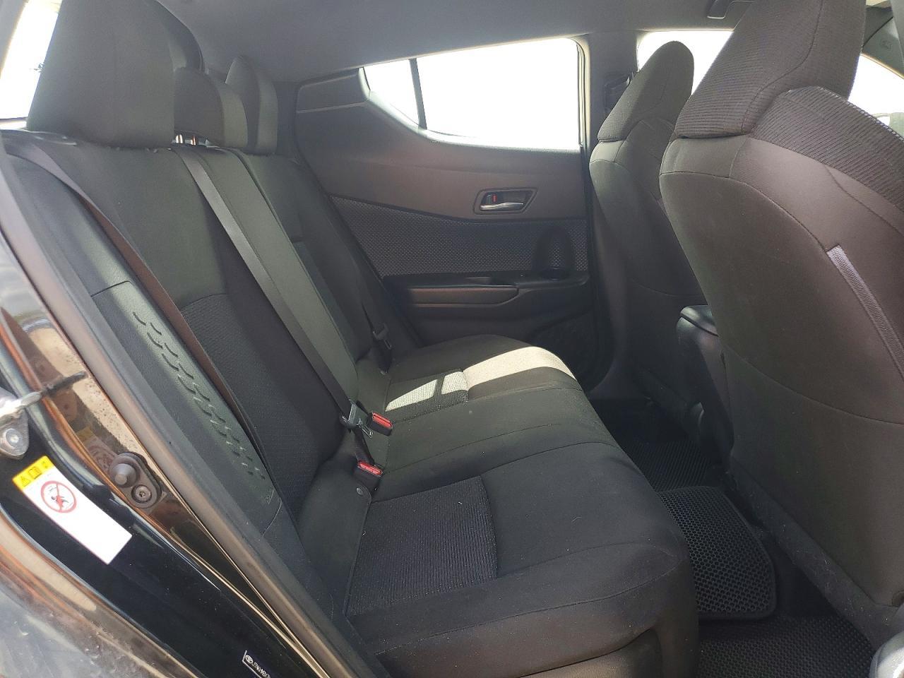 2019 Toyota C-Hr Le - zdjęcie 11