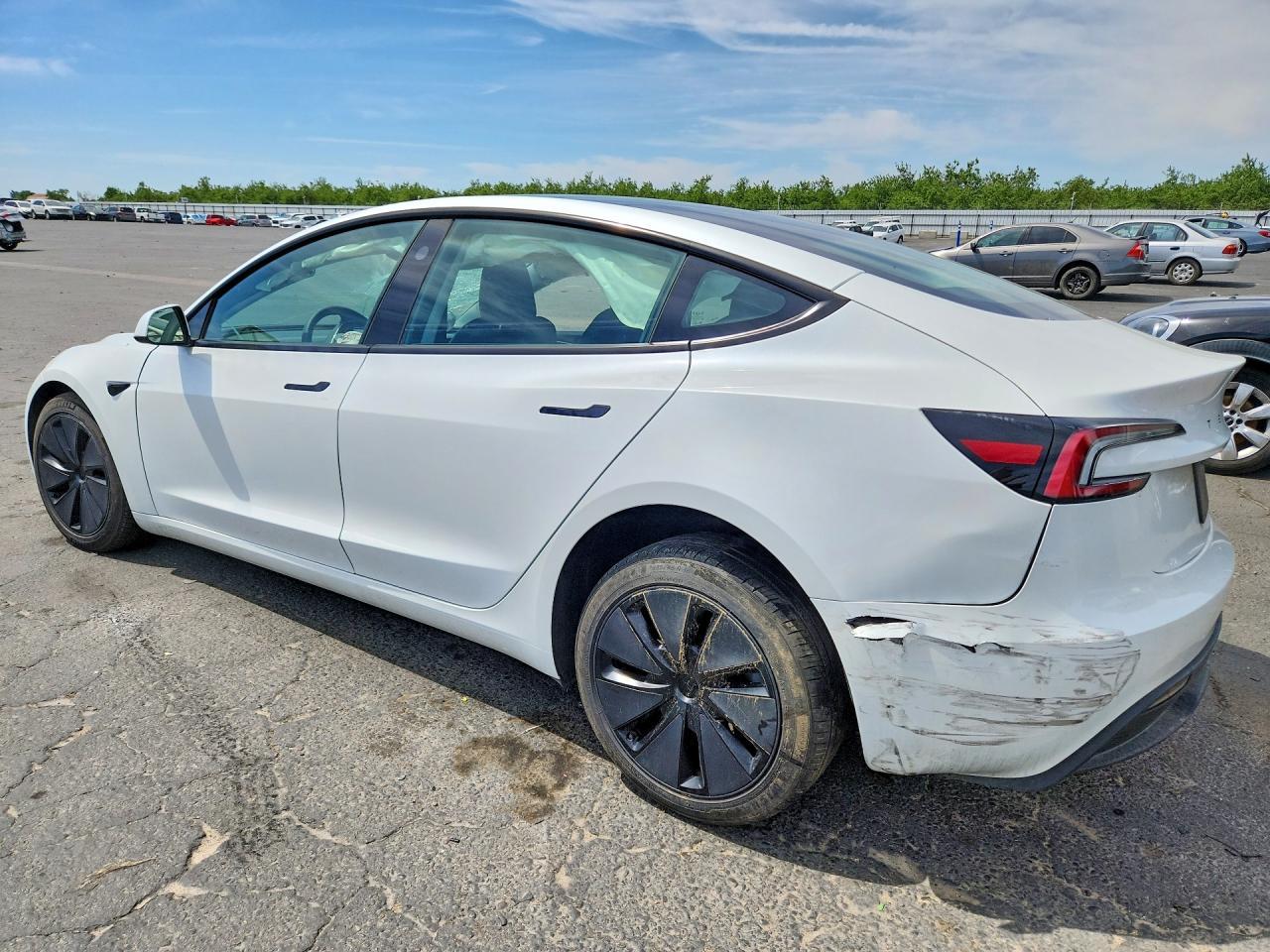 2024 Tesla Model 3 - zdjęcie 2