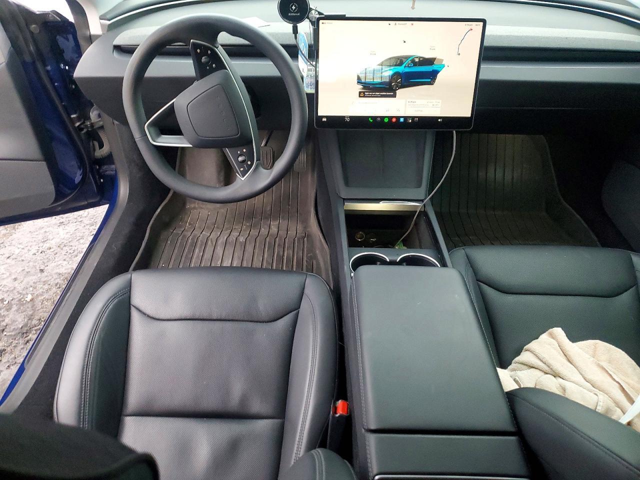 2025 Tesla Model 3 - zdjęcie 8