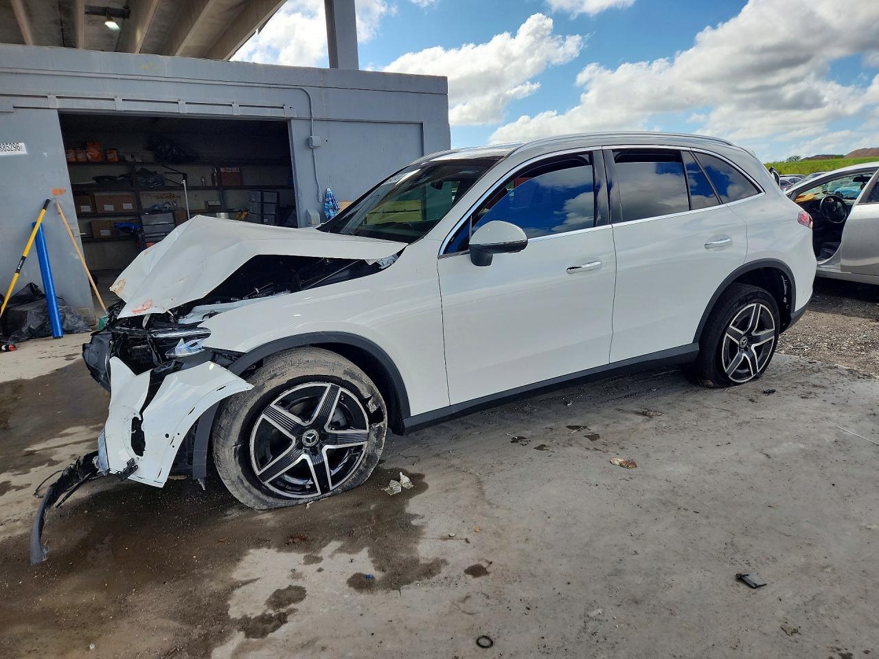 2026 Mercedes-Benz Glc 300 - zdjęcie główne