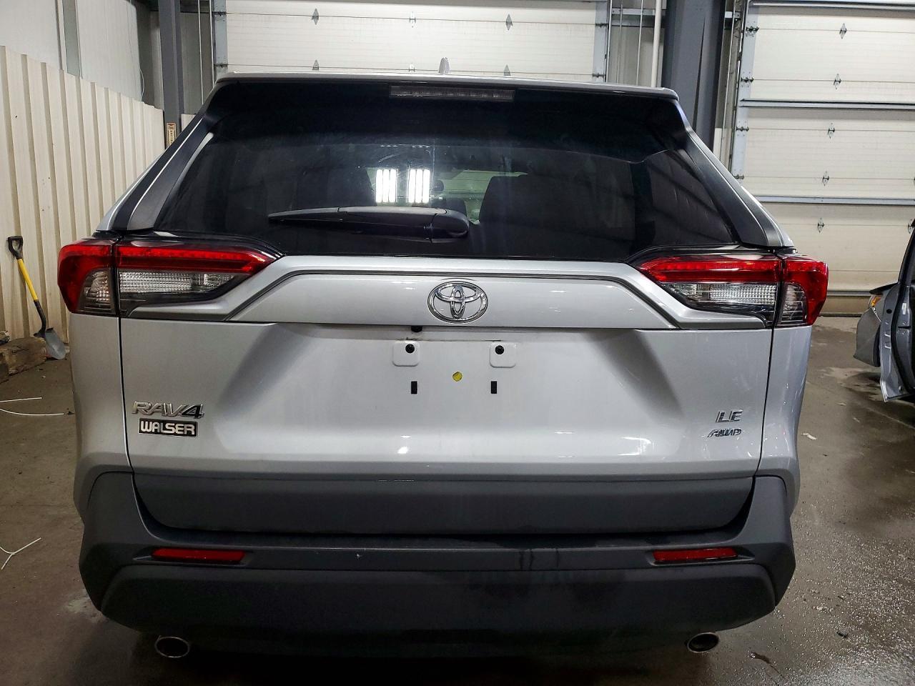 2020 Toyota Rav4 Le - zdjęcie 6