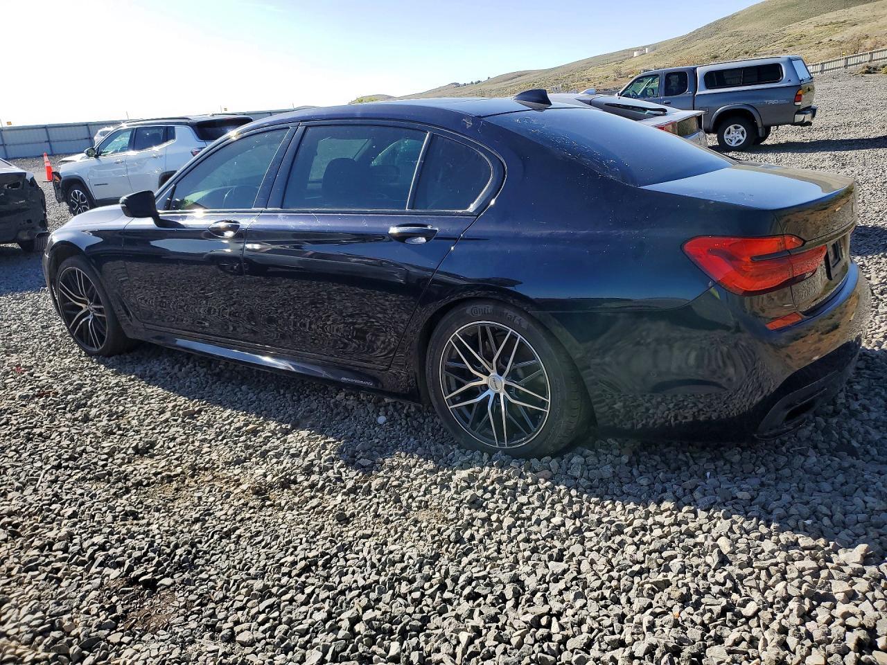 2017 BMW 750 I - zdjęcie 2