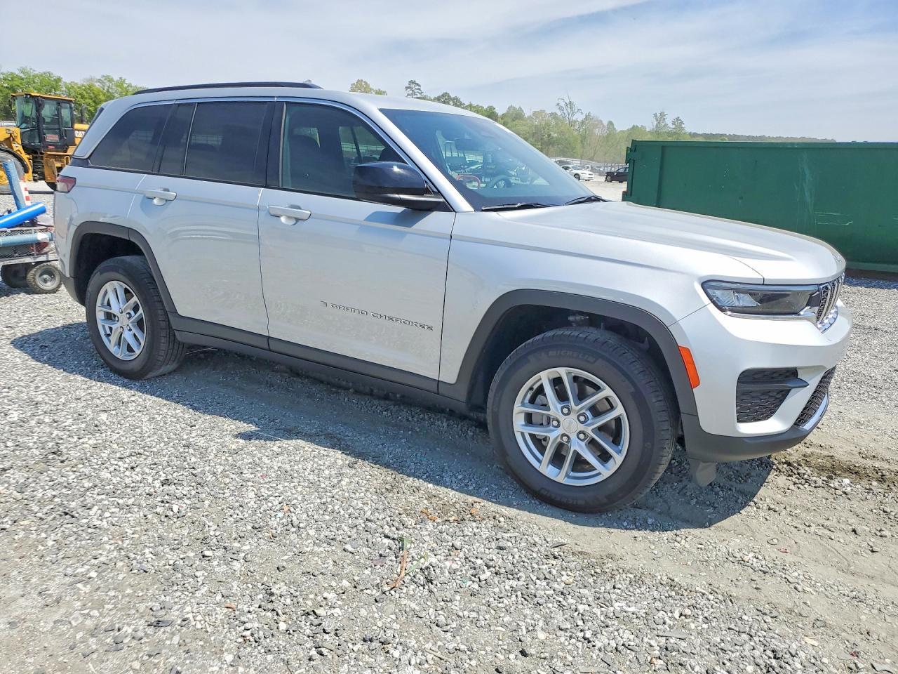 2025 Jeep Grand Cherokee Laredo - zdjęcie 4