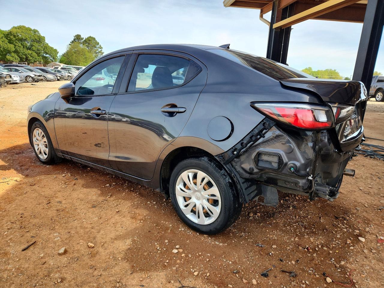 2019 Toyota Yaris L - zdjęcie 2