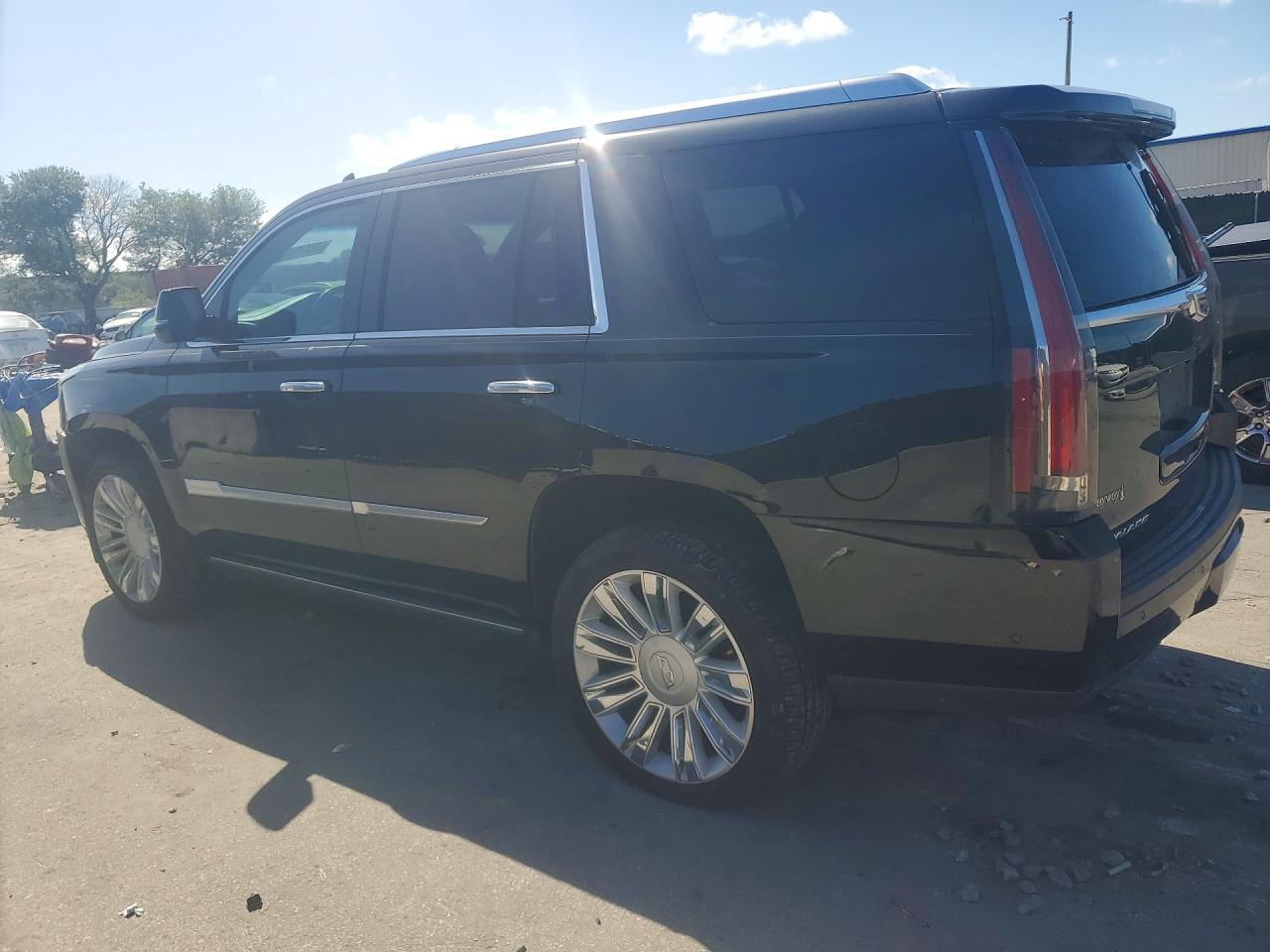 2019 Cadillac Escalade Platinum - zdjęcie 2