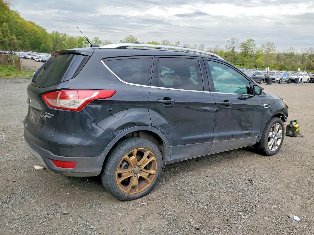 2014 Ford Escape Titanium - zdjęcie 3