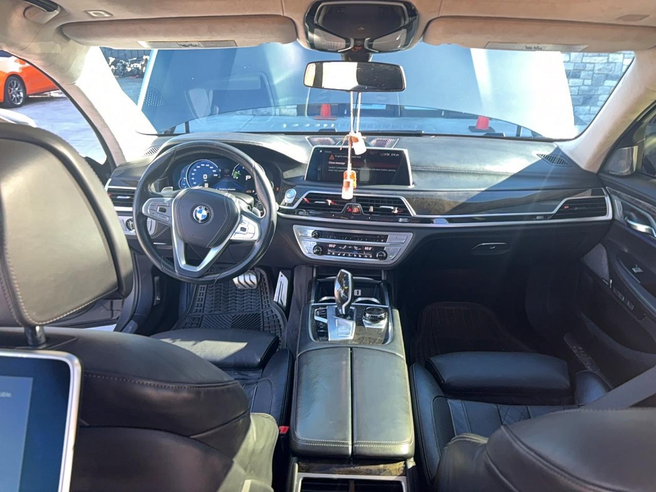 2016 BMW 750 Xi - zdjęcie 9