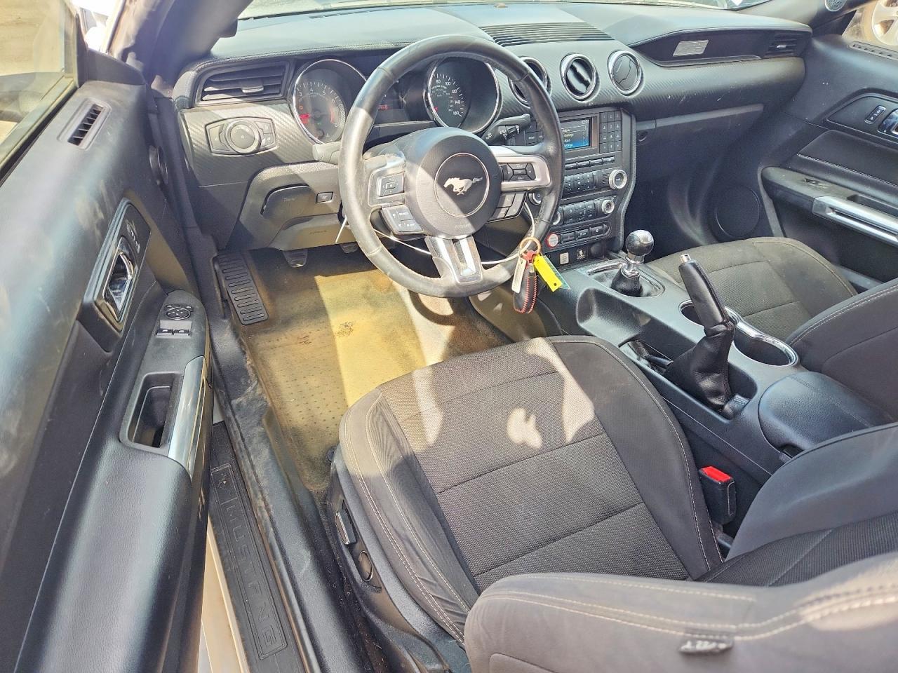 2017 Ford Mustang - zdjęcie 8