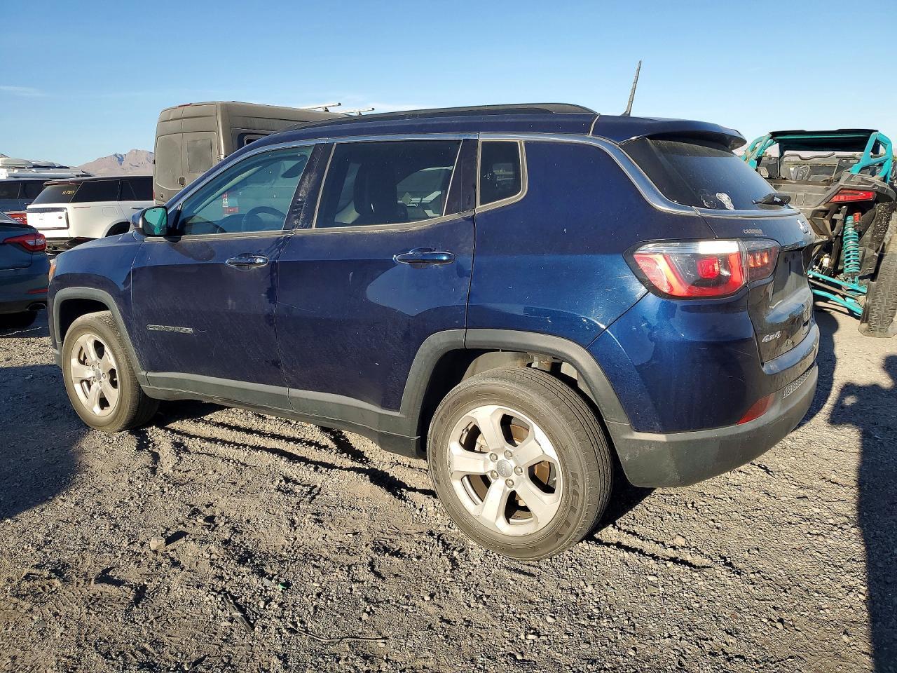 2018 Jeep Compass Latitude - zdjęcie 2