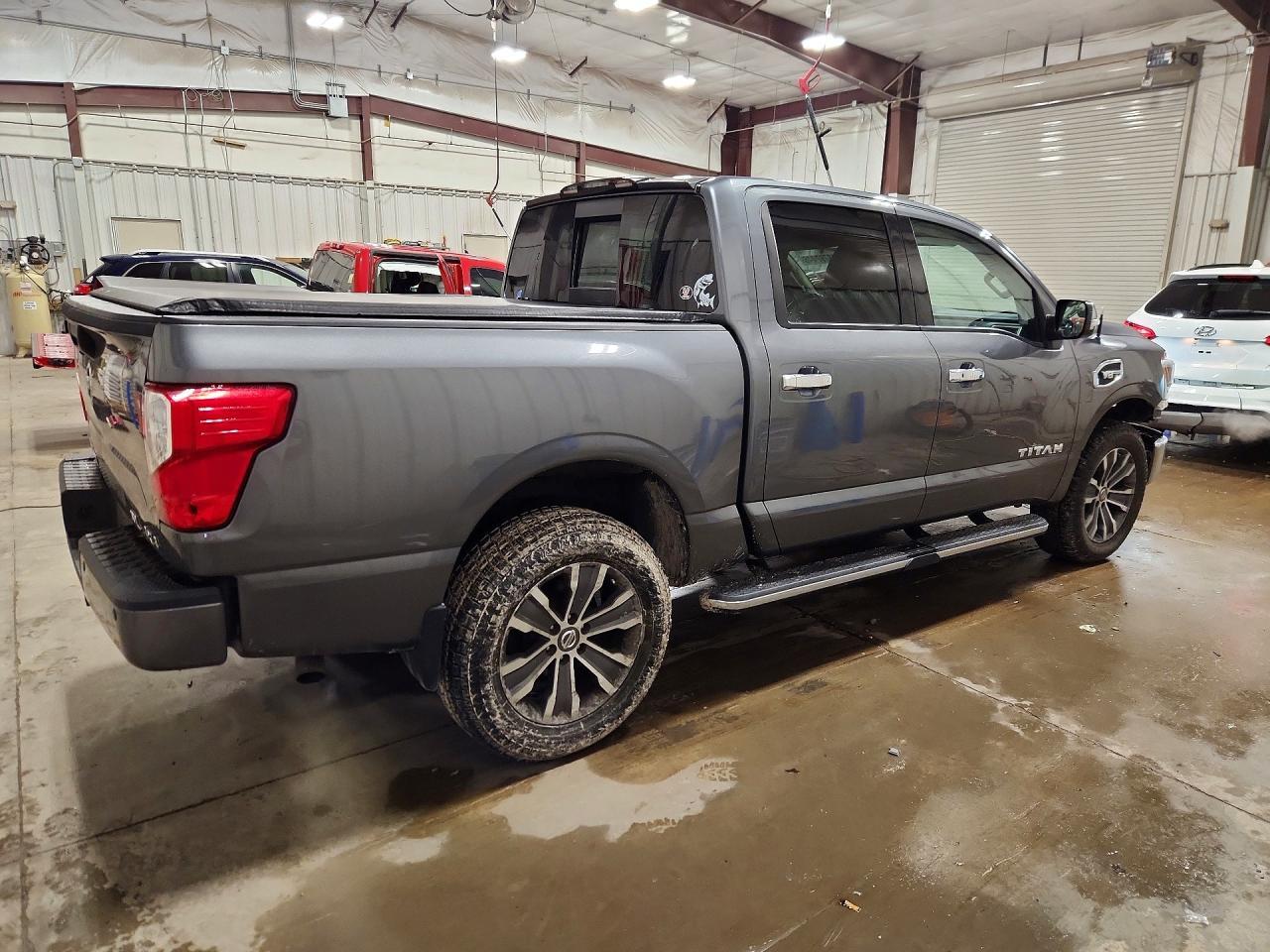 2017 Nissan Titan Sl - zdjęcie 3