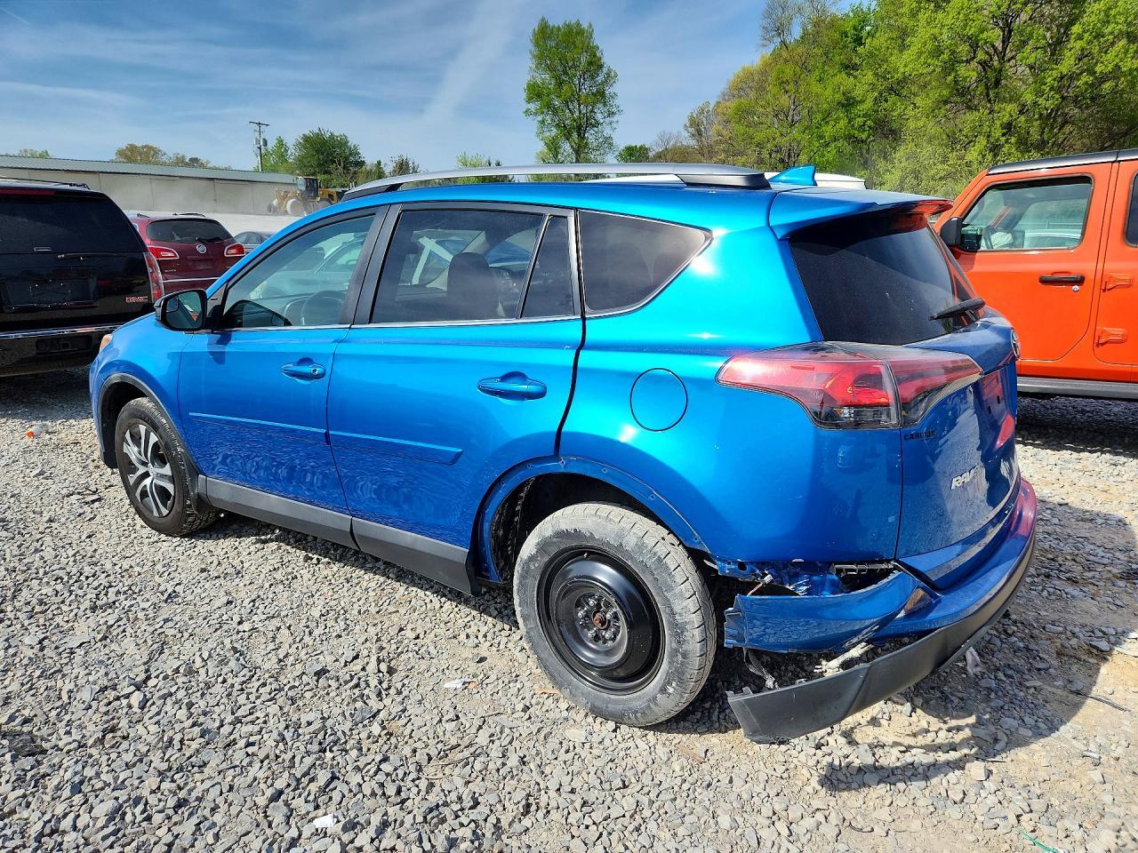 2017 Toyota Rav4 Le - zdjęcie 2