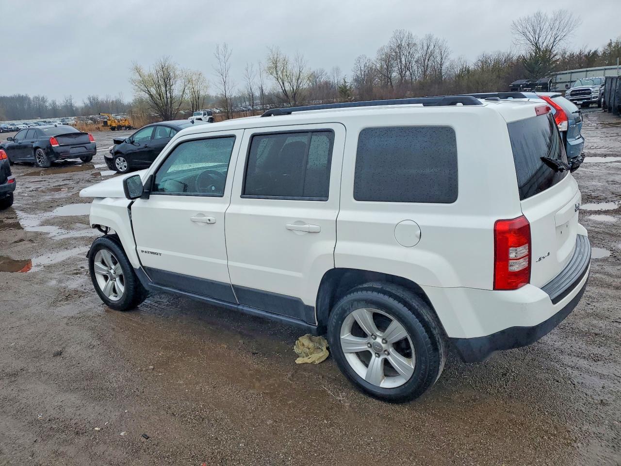 2014 Jeep Patriot Latitude - zdjęcie 2