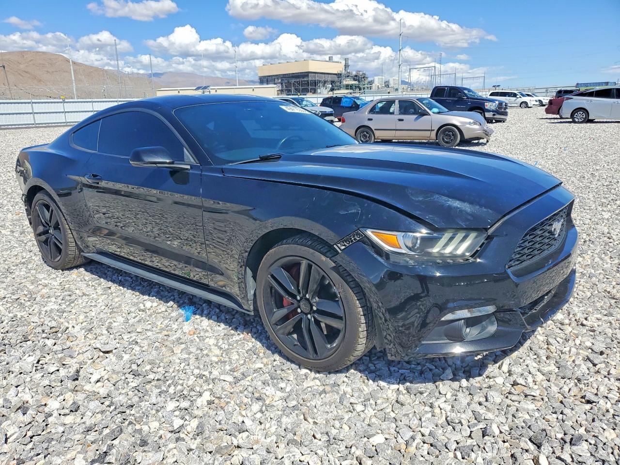 Ford Mustang - zdjęcie 4