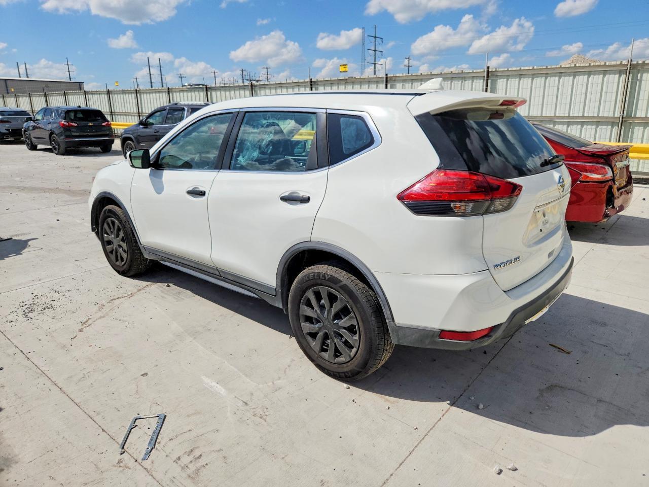 2017 Nissan Rogue S - zdjęcie 2