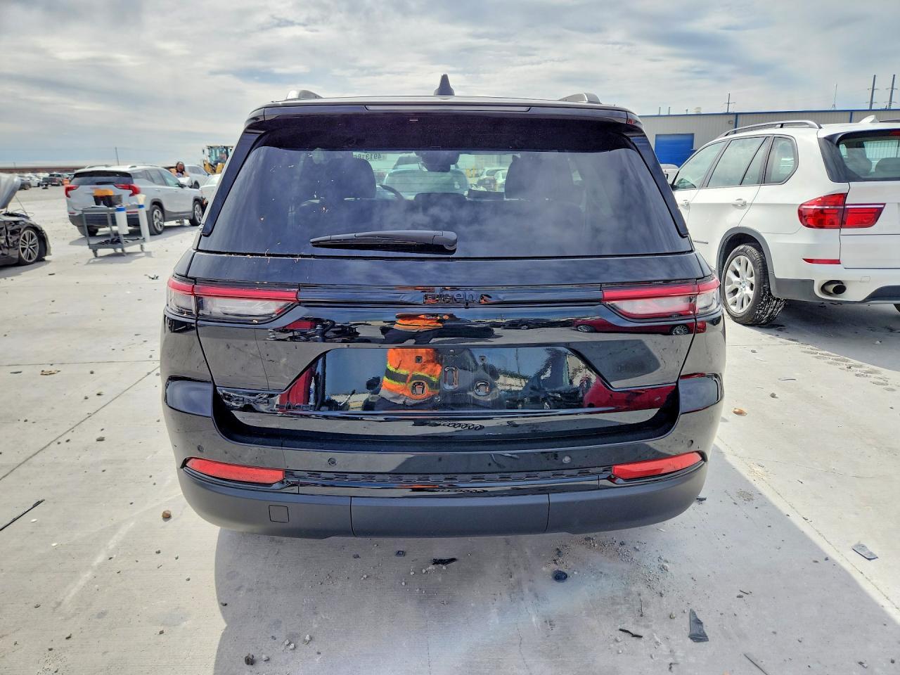 2025 Jeep Grand Cherokee Laredo - zdjęcie 6