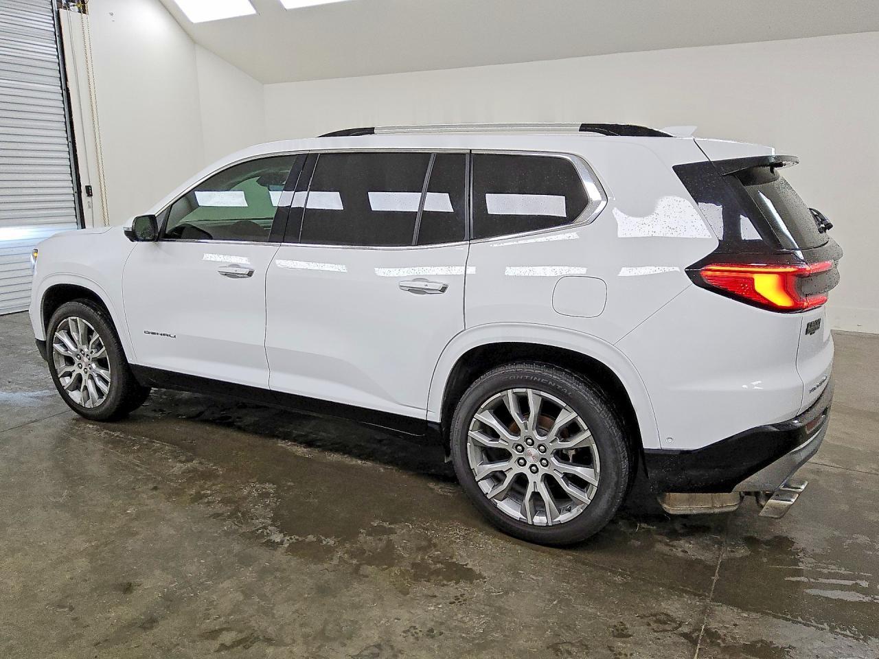 2025 GMC Acadia Denali - zdjęcie 2